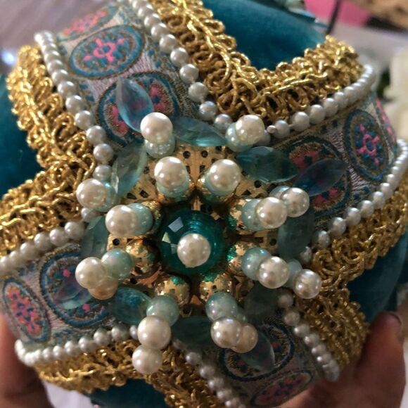 Large Vintage velvet push pin ornament handmade - Picture 3 of 4